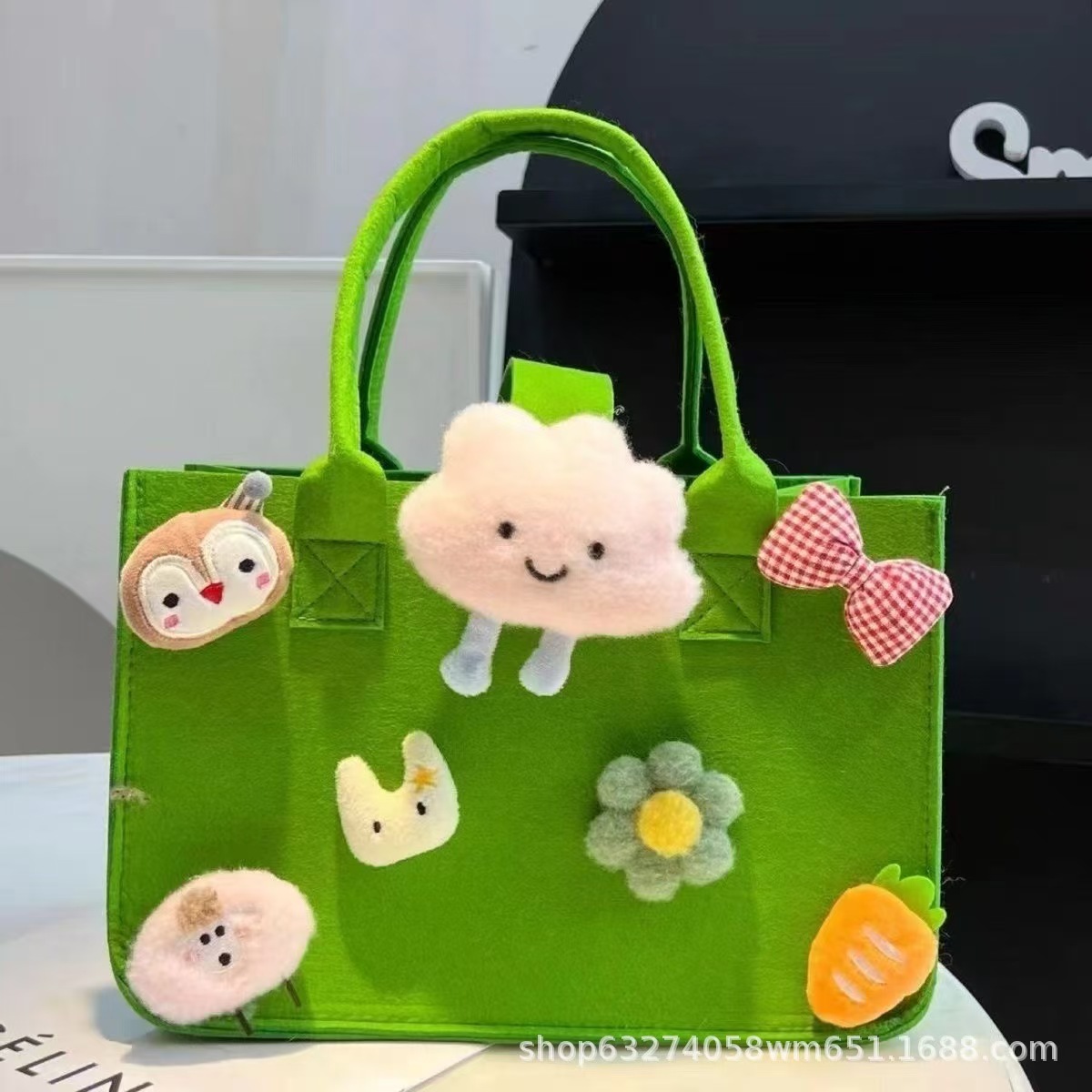 Fabricantes al por mayor en línea sobre rojo bolso de fieltro bolso de mano regalo de dibujos animados bolso de fieltro promoción de apertura bolso de regalo almacenamiento