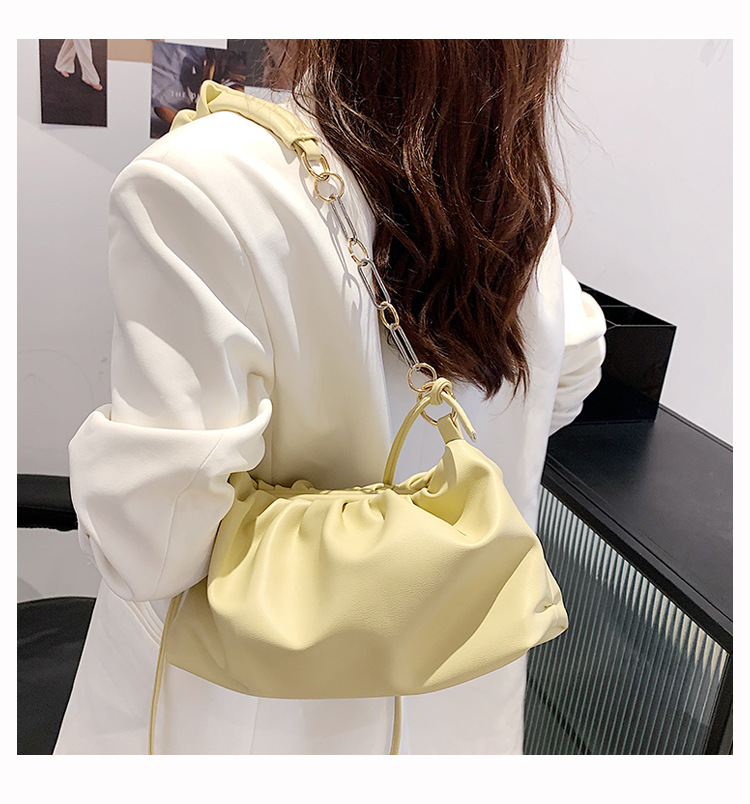 Western Style Pleated Chain Cloud Bag Female Summer 2021 New Fashion Simple Shoulder Underarm Bag Crossbody Dumpling Bag display picture 7