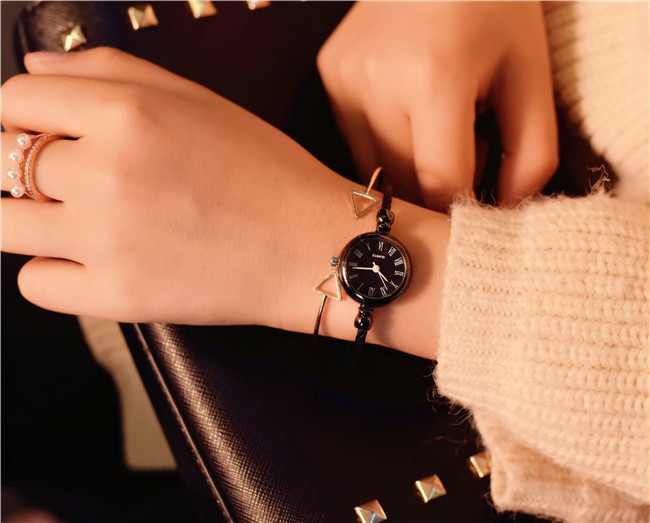 2024 Nuovo orologio da polso vintage fresco per studentesse, minimalista, compatto e con cinturino sottile_voghion.com