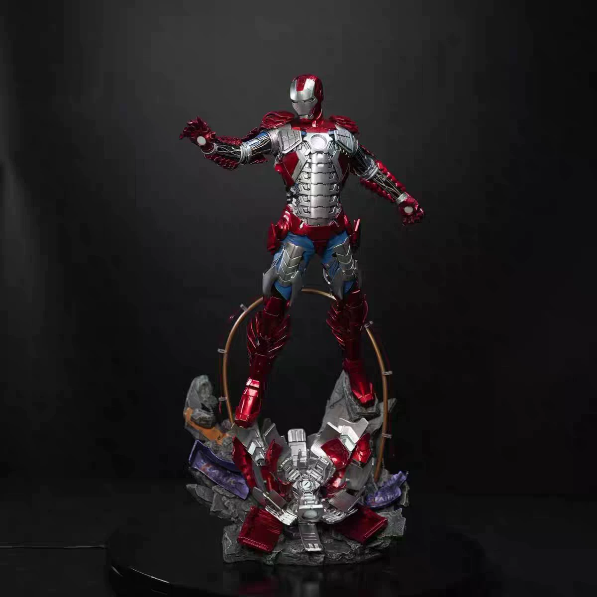 The Avengers, elite statue, minifigure, Iron Man, Marvel