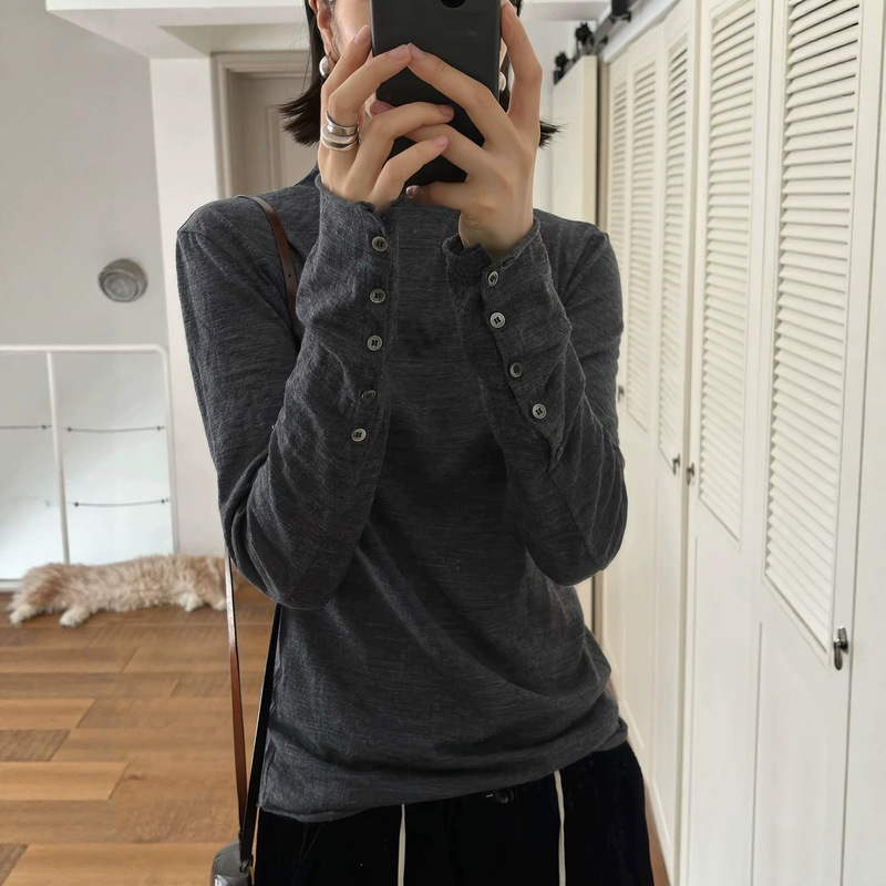Cross-border base layer: W!14 fine-spun wool knit top with rolled edges, soft and comfortable, long-sleeved cardigan with shell buttons Cross-border base layer: W!14 fine-spun wool knit top with rolled edges, soft and comfortable, long-sleeved cardigan with shell buttons
