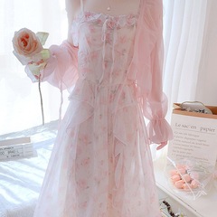 甘いシフォンの花の長いスカート2025の新型のフランス式のピンクのガーターのワンピースの2つのセットの女性の夏を感じます。