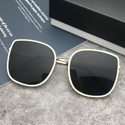 Xiaohongshu Live Same Style Classic Retro Square Metal Sunglasses for Driving and Fishing, UV Protection