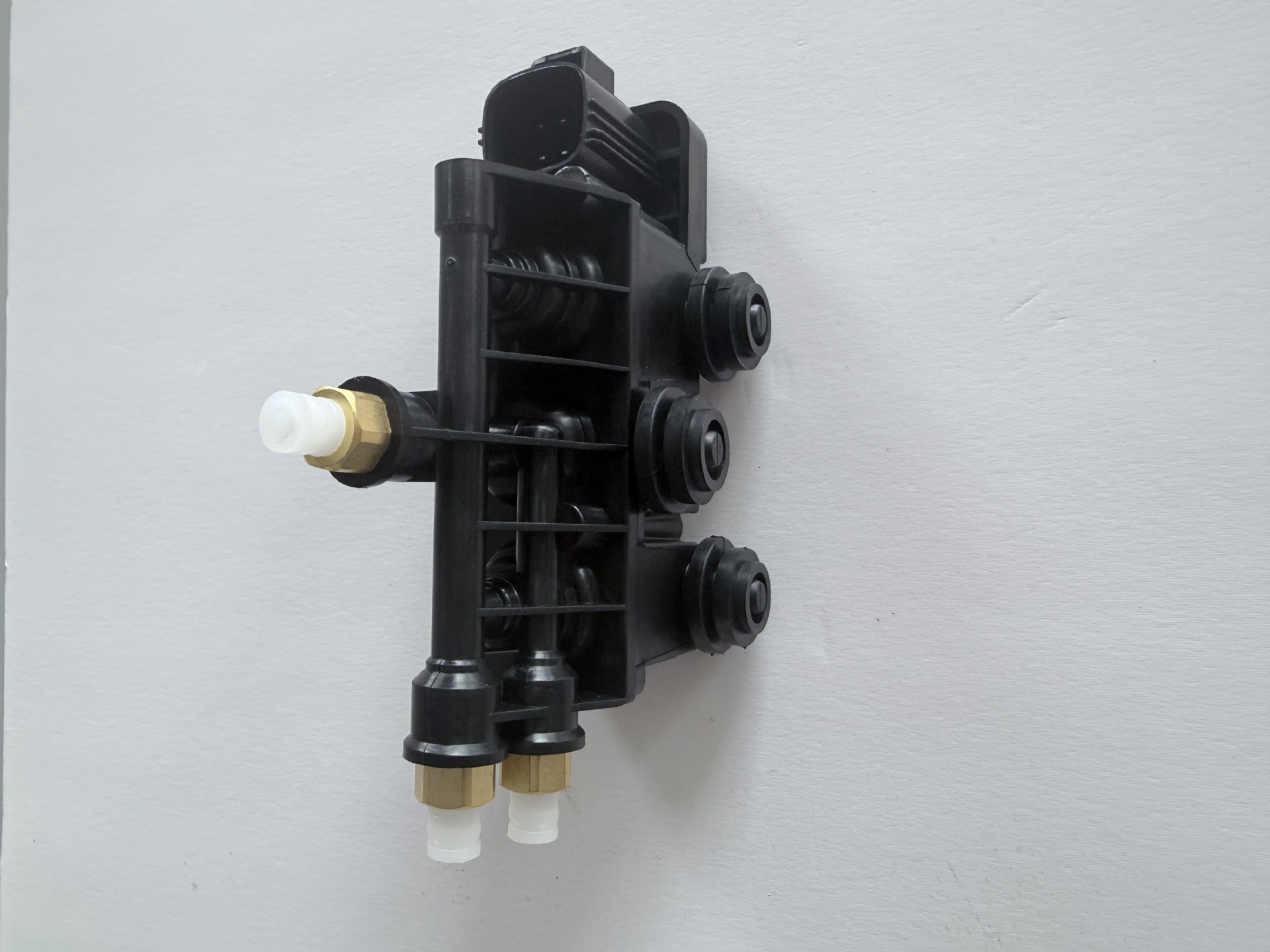 Compatible with Land Rover L322 Range Rover Discovery front and rear RVH000095 distribution valve RVH000050/60 original manufacturer