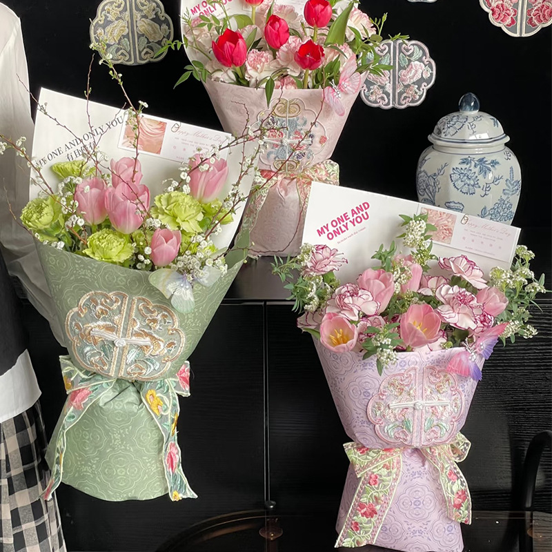 Parche Decorativo con Borla y Botón Chino, Hecho a Mano, para Ramos de Flores