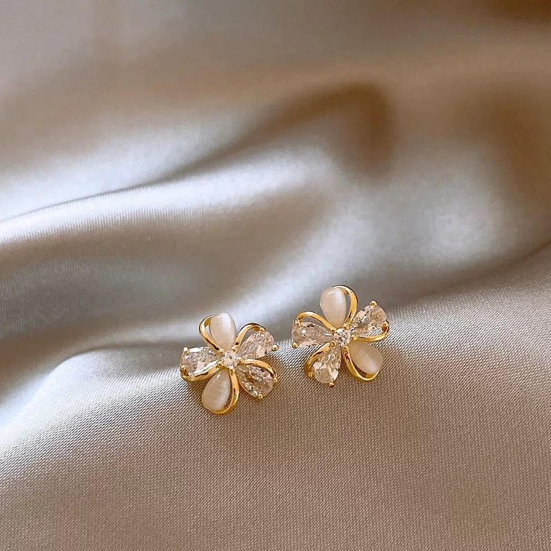 Rhinestone cat eye five-petal flower line stud earrings