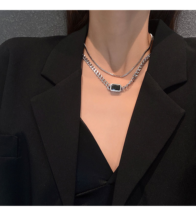 Simple Retro Double Layered Geometric Titanium Steel Necklace Wholesale Nihaojewelry display picture 8