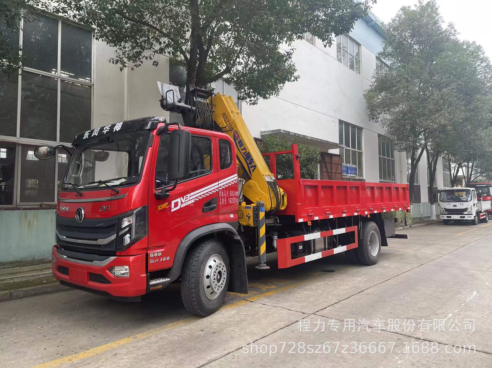 東風(fēng)折臂隨車吊 (2)