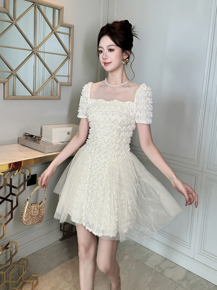 Váy lưới cánh hoa ôm eo thiết kế quý phái dành cho nữ — Màu mơ