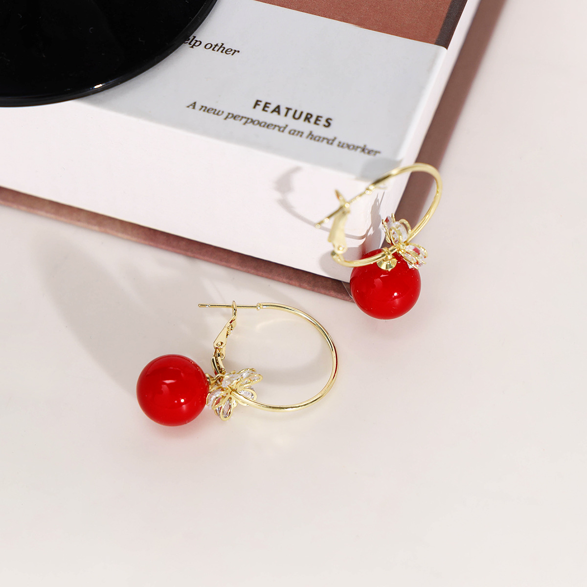 Colgante de perlas de viento frío de moda japonés y coreano Pendientes de temperamento de moda Pendientes de flores de todo fósforo exagerados para mujer