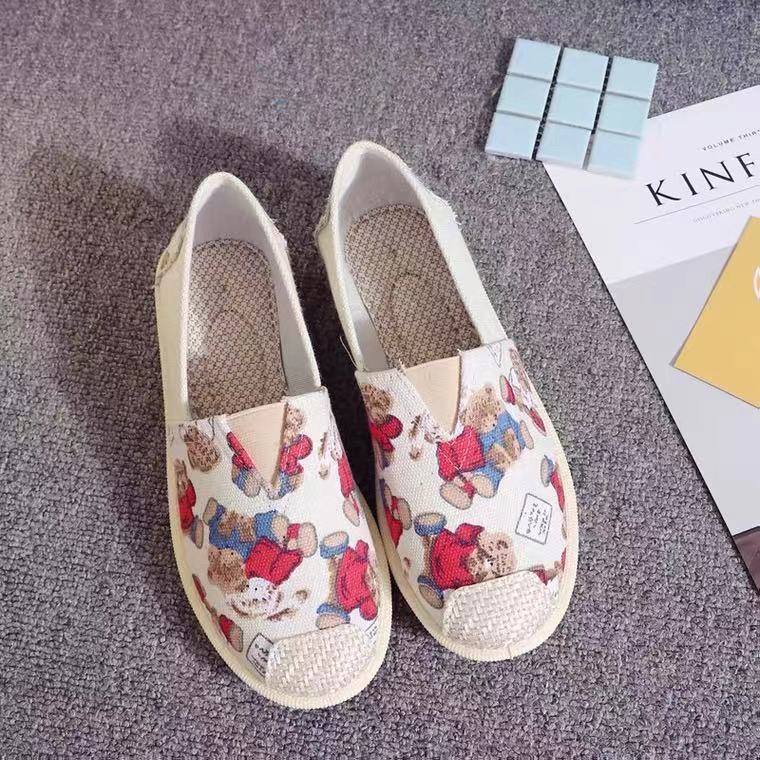 Primavera y verano nuevos zapatos de mujer zapatos de tela viejos de Beijing zapatos individuales zapatos de lona de celebridades de Internet casuales de mediana edad y ancianos zapatos de pescador de suela suave antideslizante