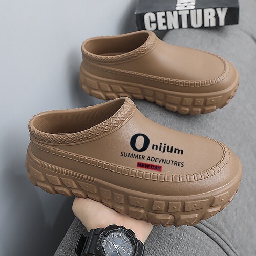 New style slippers for men—indoor and outdoor, non-slip, waterproof, kitchen chef’s slippers—fashionable couple’s closed-toe slippers.