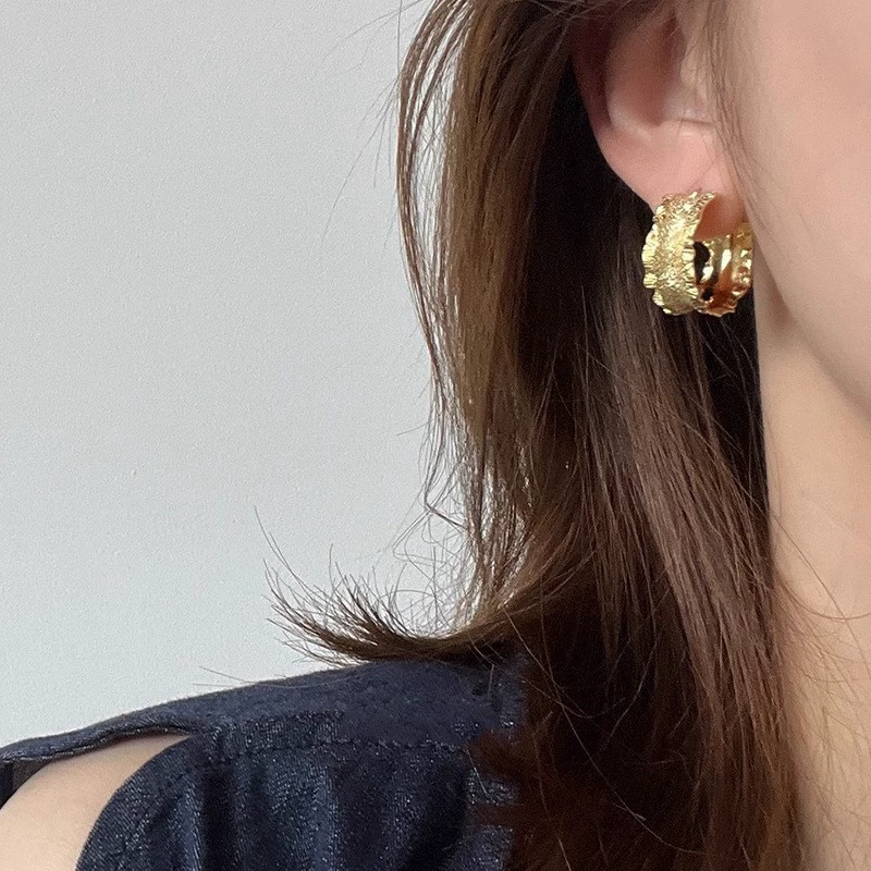 Серебряная игла, золотые универсальные ретро серьги, серебро 925 образец, интернет-знаменитость, стиль легкой роскоши, стиль высокого качества, яркий запоминающийся стиль