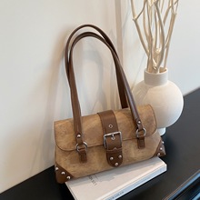 洋气英伦复古机车包包女腋下包高级新款时尚小众单肩包腋下通勤包