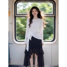 白色不规则绑带长袖上衣搭碎花不规则半身裙套装女夏设计感两件套