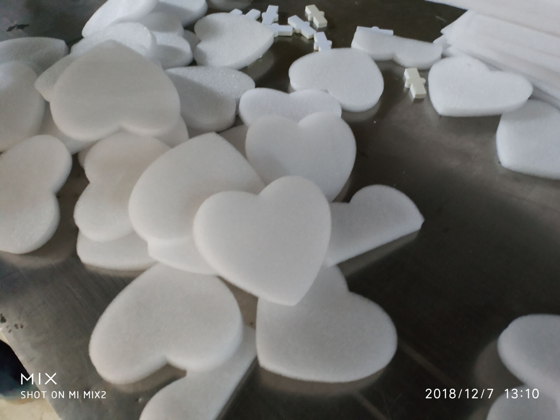 厂家供应白色心型海绵包装泡沫/珍珠棉心型成型异形包装泡沫