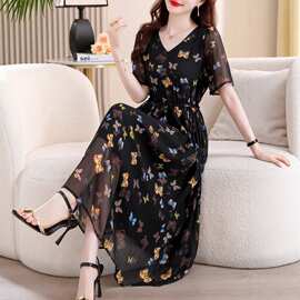 奢华大牌夏季新款真丝连衣裙女2026贵气妈妈高档减龄显瘦遮肚长裙