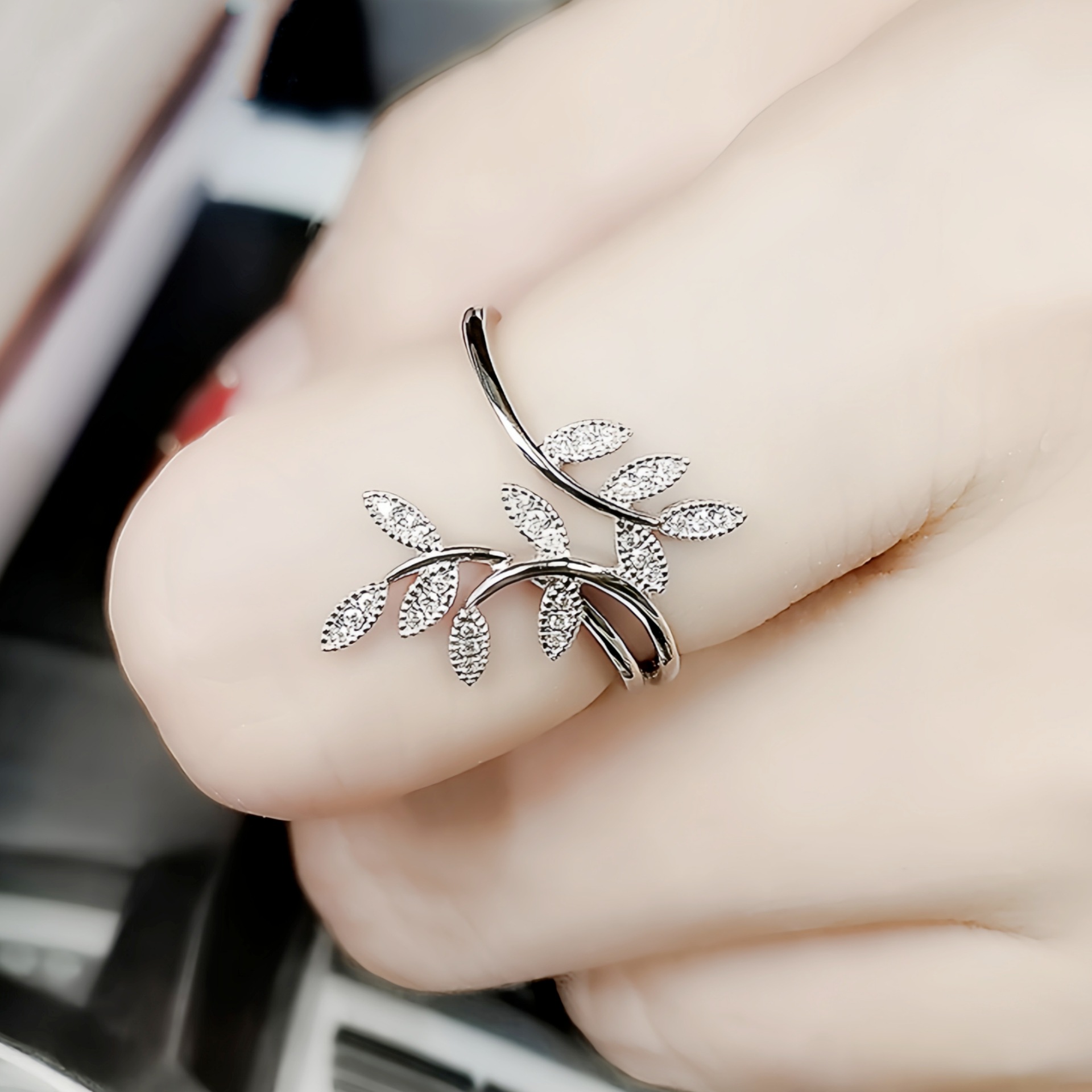 Fashionable Adjustable Zircon Flower Leaf Ring For Women_voghion.com