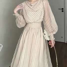 2026新款秋季法式荡领条纹长袖连衣裙女绝美大方得体收腰显瘦长裙