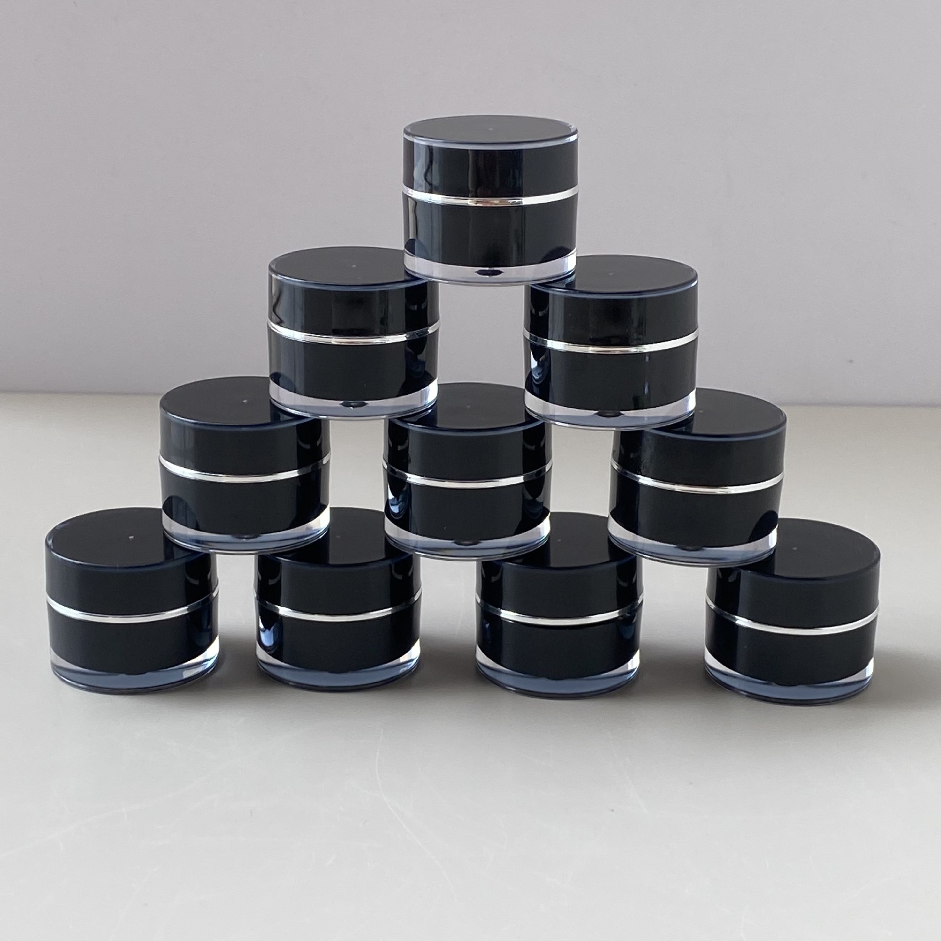 现货PS亚克力黑色直圆形膏霜瓶5g10g15g20g30g分装面霜瓶甲油胶罐