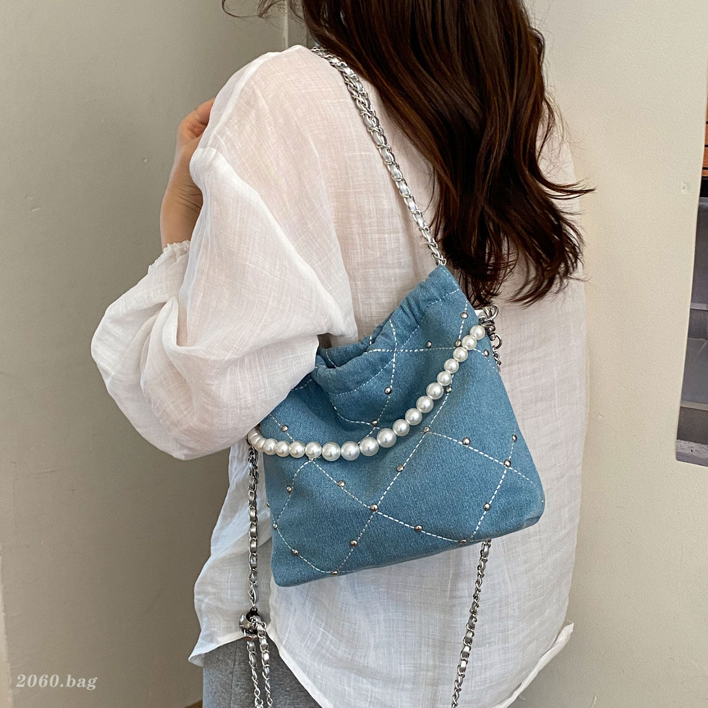 Casual mochila sensación jeans 2026 verano un solo hombro cubo nueva bolsa de mujer de viaje cadena de diamantes