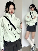 迪卡侬户外男冲锋衣女装冲锋外套内胆三合一户外三防夹克短款防风