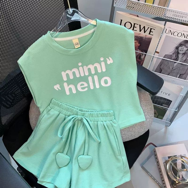 Traje deportivo de las Niñas Ropa de verano 2024 Nuevo estilo occidental pantalones cortos de pierna ancha sin mangas para niños traje de dos piezas de moda para niña