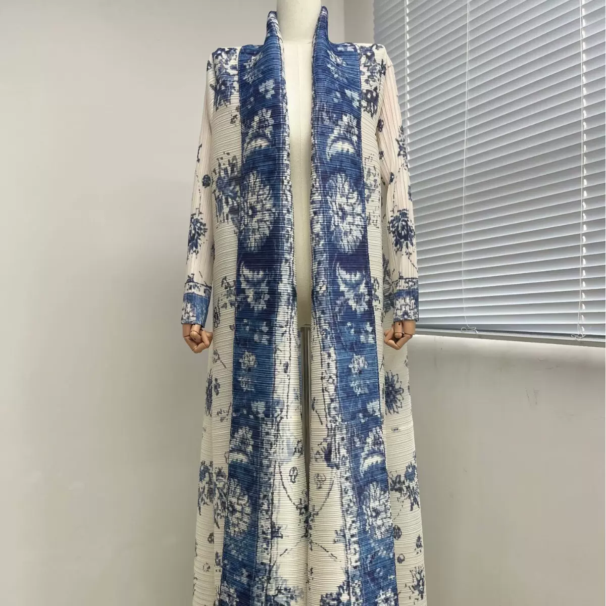 三宅中东长袍Abaya褶皱跨境秋百搭风衣外套披风印花女外贸长袍