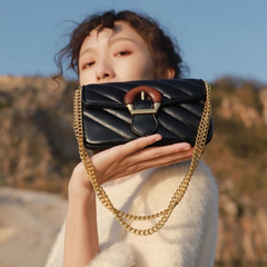 潮流質感繡線斜挎鏈條包2024新款休閒女高級感復古風小方包單肩包