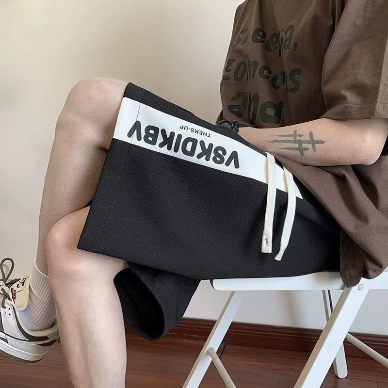 Американские модные повседневные шорты для мужчин, летние, новый стиль, с буквенным принтом, контрастный цветной дизайн, спортивные прямые брюки с пятью точками