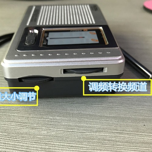 Venta caliente de comercio exterior nuevo reproductor de canal de búsqueda de FM manual retro AMFM para personas mayores Mini radio Walkman
