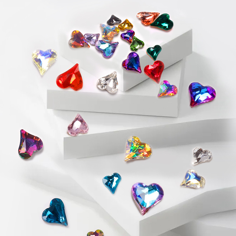 Explosiones japonesas en línea manicuría amor cristal color fantasía perforación de corazón de corazón de corazón gran taladro de cabeza de joyas de braza de la novia