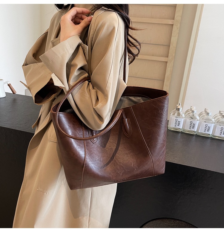2024 niche design tote new high-end commuting women's large capacity shoulder bag trend_voghion.com