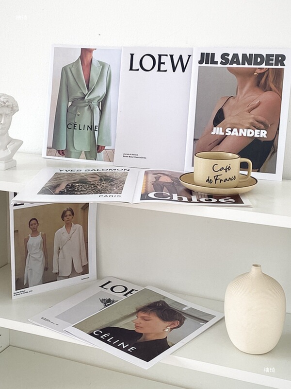 Cover Character English Magazine Page Internet Celebrity High-Looking Matchinging Art Background Wall Ornaments Photo Props