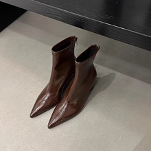 美拉德棕色尖头坡跟短靴女后拉链高跟瘦瘦靴2025秋冬新款短筒靴子