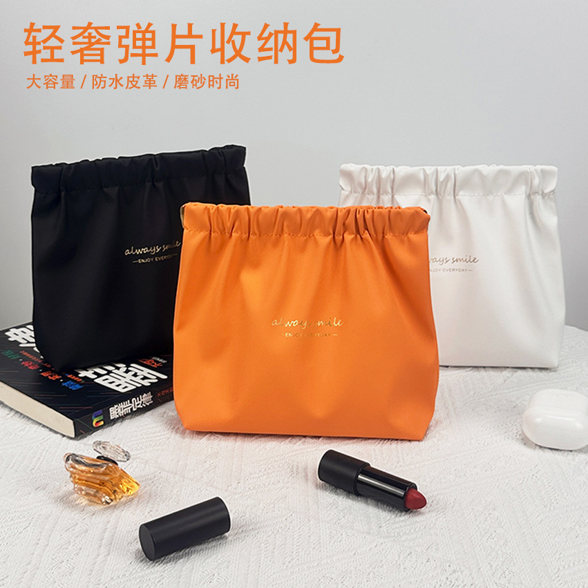 Nuevo impermeable pu bolsa de cosméticos lápiz labial de las mujeres sanitaria servilleta metralla bolsa de almacenamiento portátil cable de datos auriculares bolsa de almacenamiento