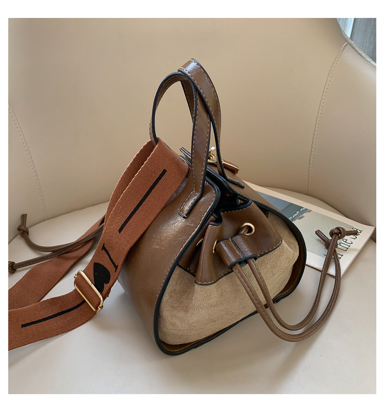 Small Pu Leather Bucket Bag display picture 3