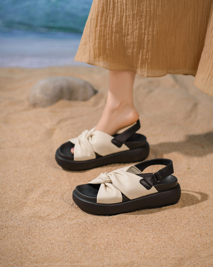 Sandal nữ hở mũi đế xuồng cao gót quai sau phối màu da thật — đen, Màu trắng nhạt chi tiết 15