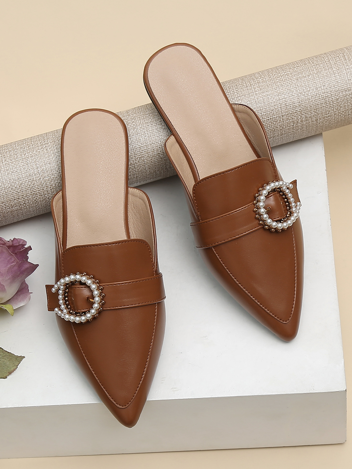 2023 Neue grenzüberschreitende Nahost-Freizeitwind-Außenhandelsgroßhandel Baotou Spitzschuhmode Einzelschuhe Vielseitige flache Unterseite Große Größe_voghion.com