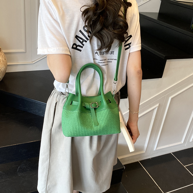 Bolso de textura transfronteriza 2025 verano nuevo bolso femenino diseño de nicho bolso de hombro bolso de mensajero tejido de moda