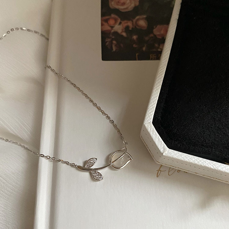 Parelmoer tulp ketting voor dames luxe bloemen collier_voghion.com