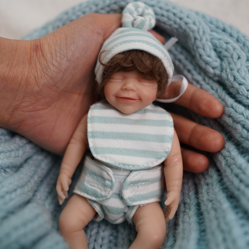6 pulgadas renacer muñeca en miniatura niña Pelo Rizado cara sonriente lavable suave simulación bebé niño muñeca acompañante