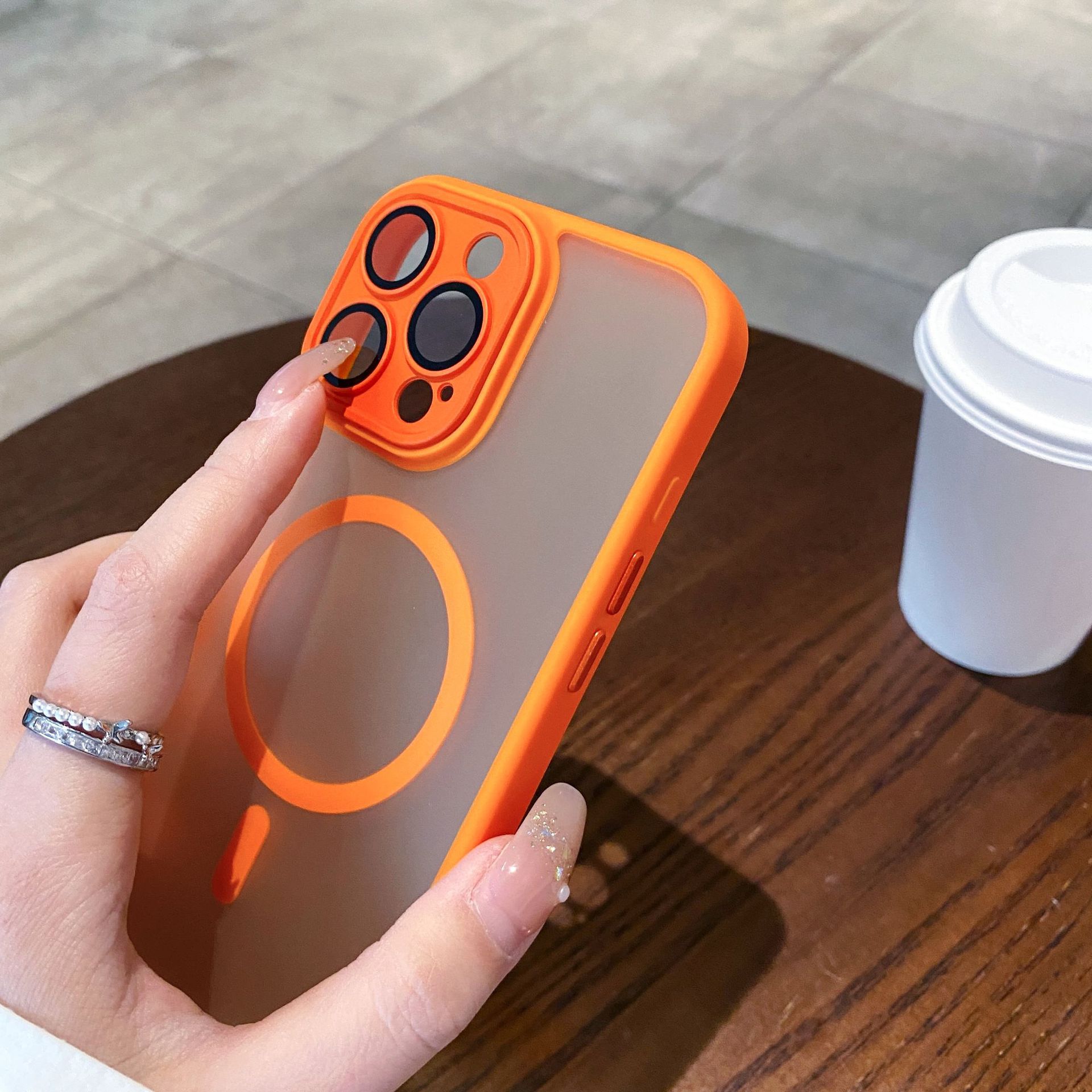 Aplicable para iPhone17 amor de caballo naranja caso de teléfono 15 escudo de elegancia sensación de piel esmerilado succión magnética manzana 16 lente cubierta protectora de película