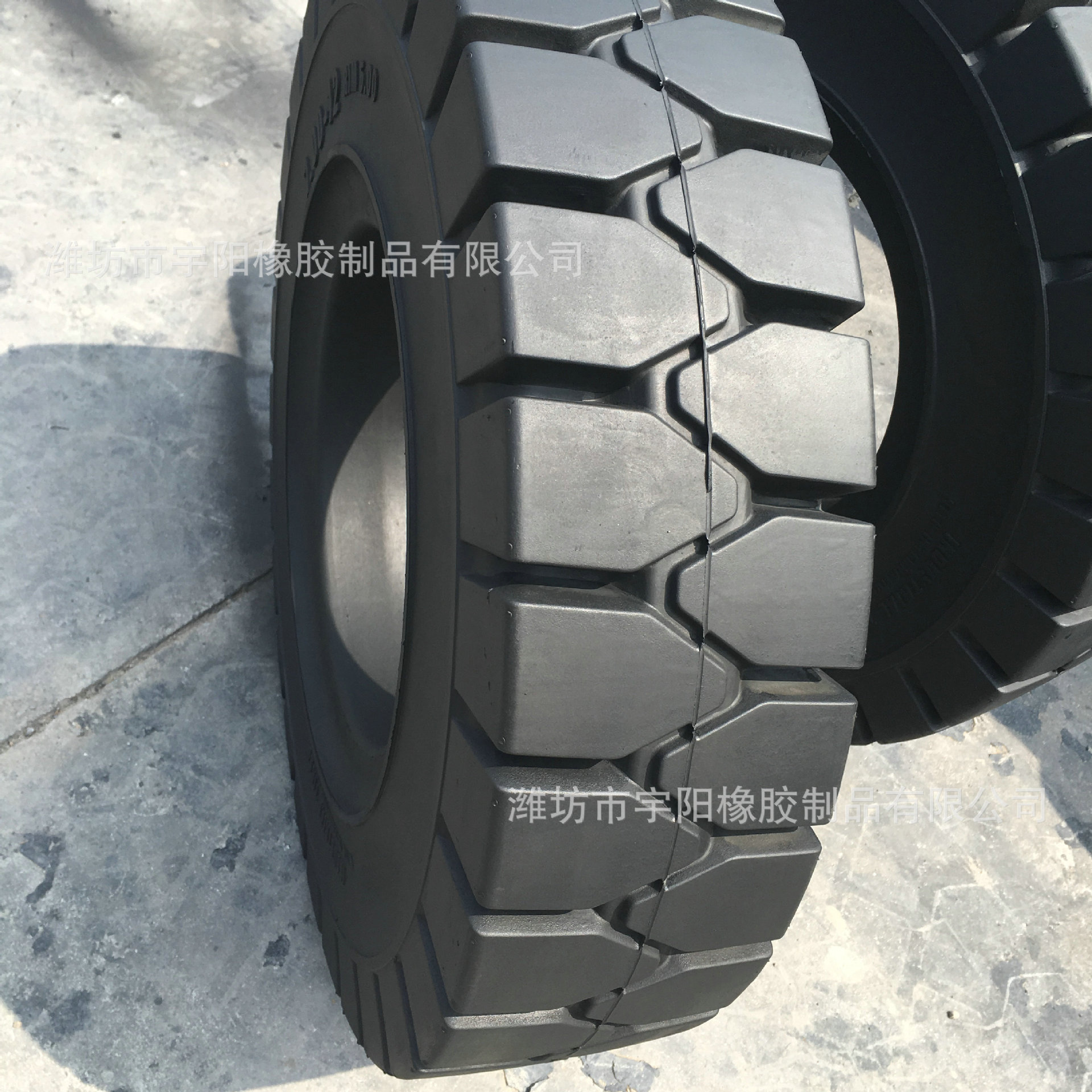 7.00-12 实心3吨叉车轮胎   可配钢圈 700-12