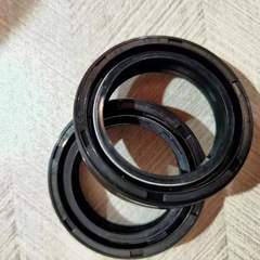 耐高溫耐磨損電機氟膠油封丁晴螺紋橡膠骨架油封工程機械器具油封