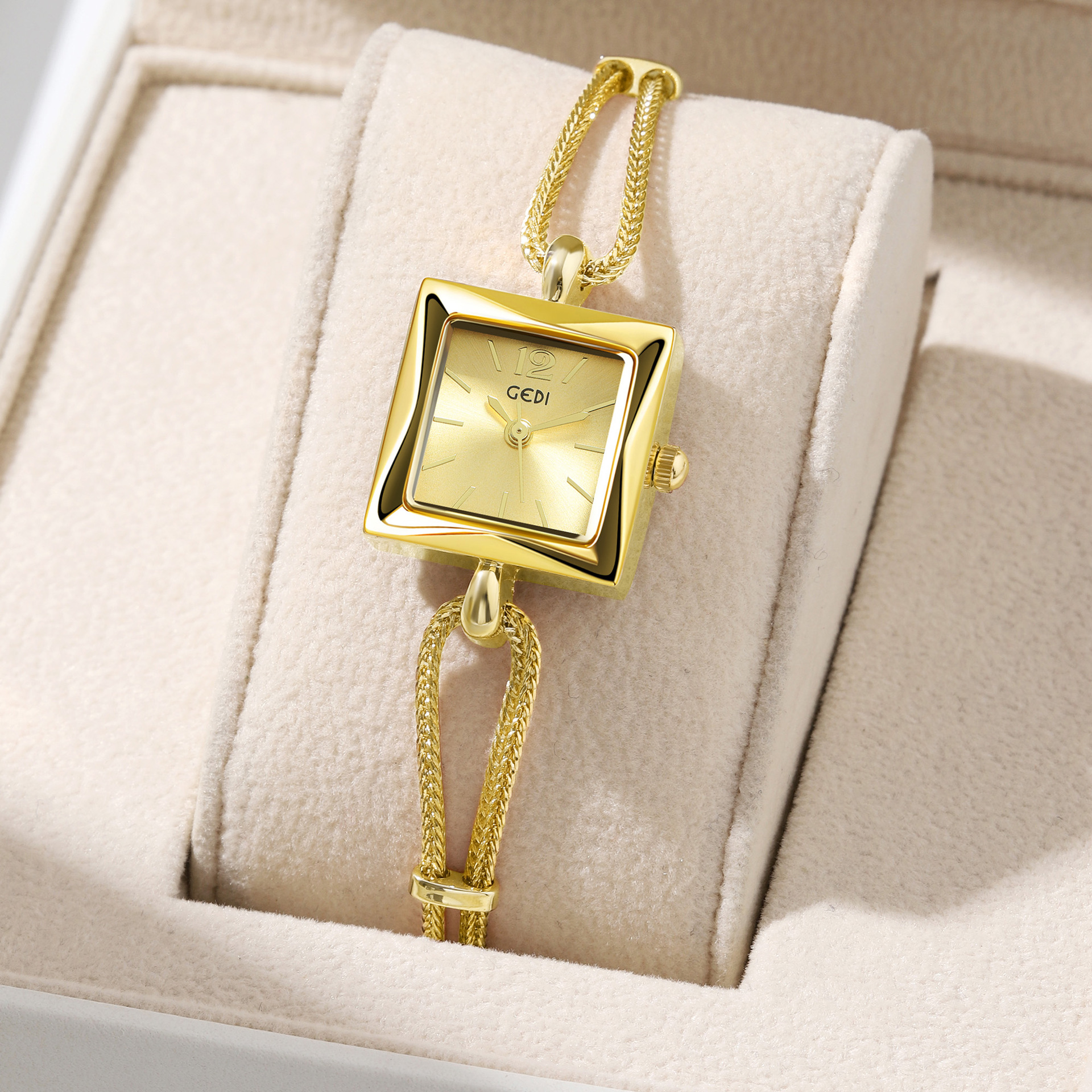 Goldie Niche High-end Women's Watch Simple Small Square Plate Alloy Bracelet Watch Women's Antique Quartz Watch Wholesale