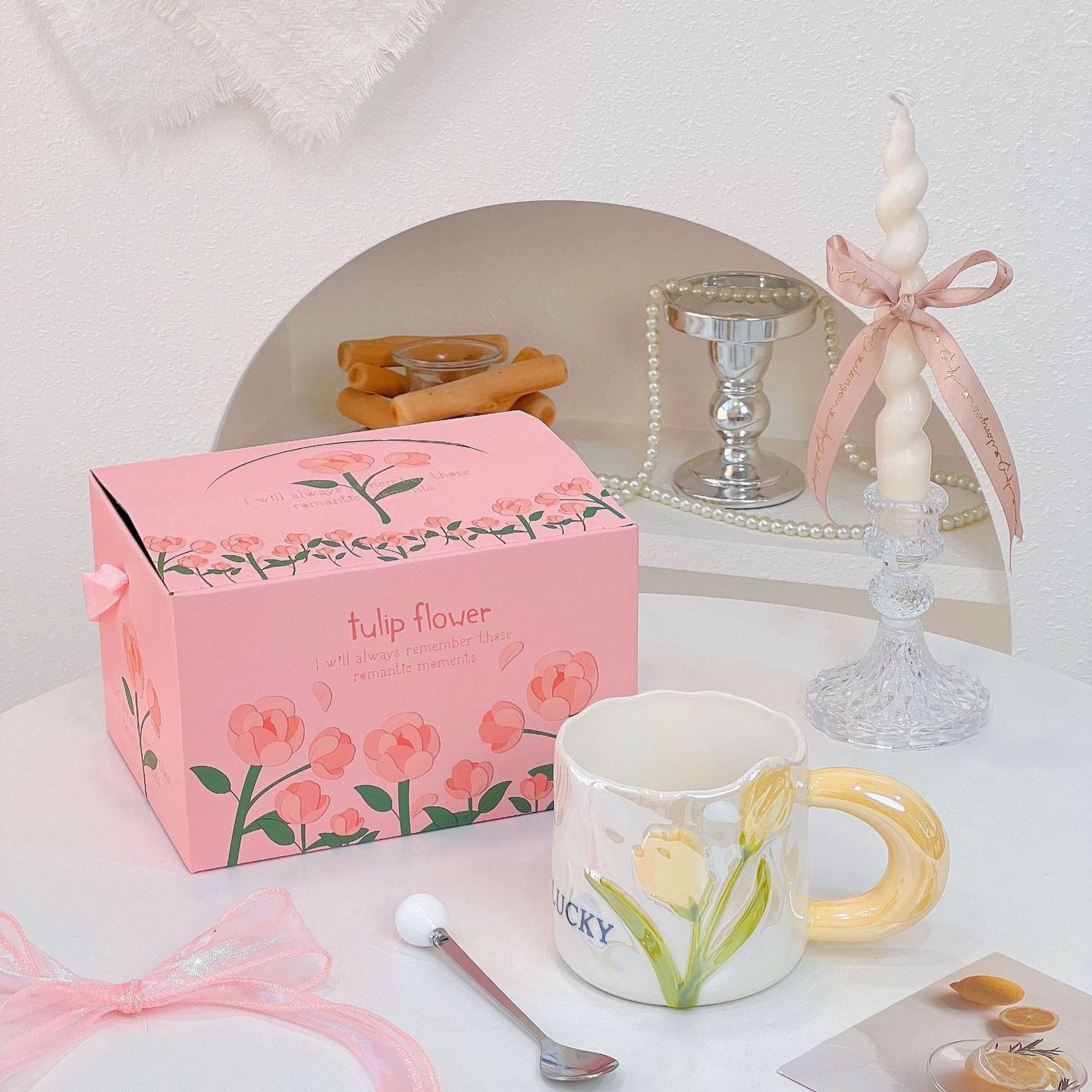 Hermosa taza de desayuno para mujeres alto valor de la cara doméstica taza de cerámica de tulipas creativa pareja taza de café al por mayor