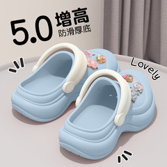 厚い底の穴の靴の女性のタイプの夏2025新型の滑り止め防臭は高くなります。