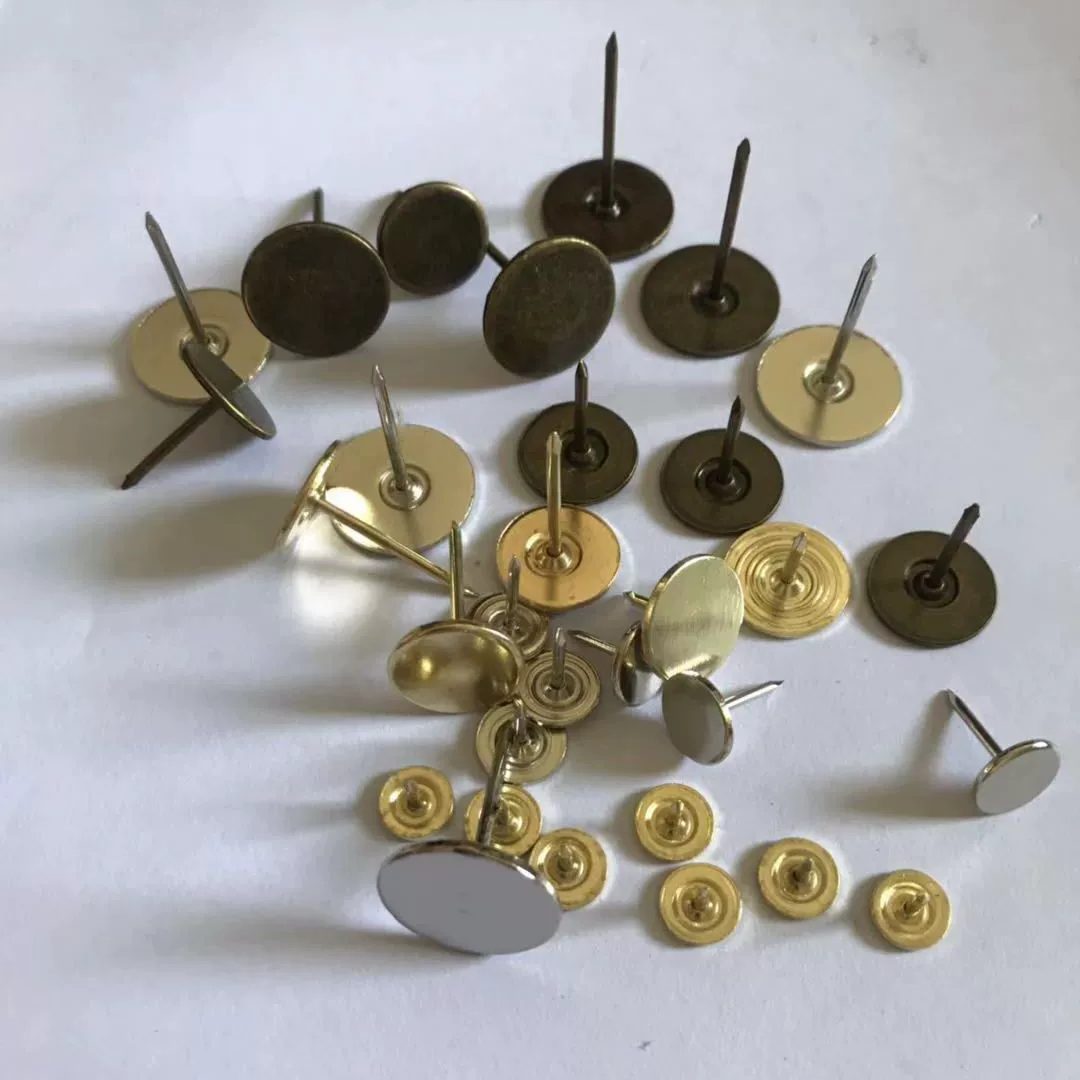 Гвозди с плоской головкой, гвозди с круглой плоской головкой, скрепки, золотые гвозди с большой головкой, декоративные гвозди с круглой головкой, гвозди для обоев, гвозди для мягкого и твердого пенопласта.