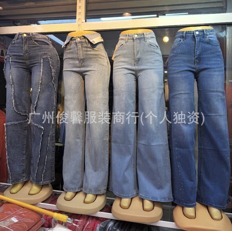 New Style Rhinestone-Embellished Blue Women's Jeans Wholesale Boyfriend Jeans Available New Style Rhinestone-Embellished Blue Women's Jeans Wholesale Boyfriend Jeans Available